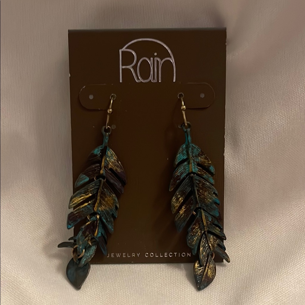 Rains Multicolor Feather Earrings 15$